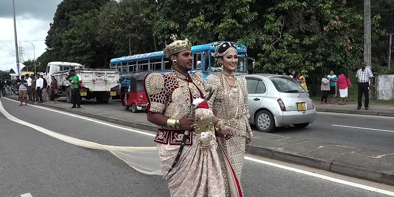 Ajak Ratusan Anak Pegangi Gaun, Pengantin Sri Lanka Diperiksa Polisi