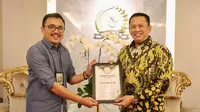 Bambang Soesatyo menerima penghargaan sebagai Parliament of The Year