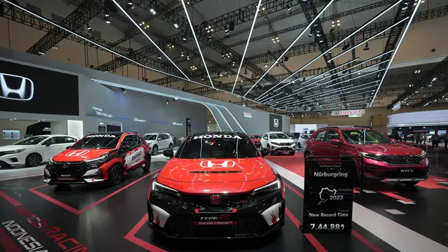 Tampilan Sporty Honda Civic Type R dengan Livery Balap TCR Series di GIIAS 2023 (ist)