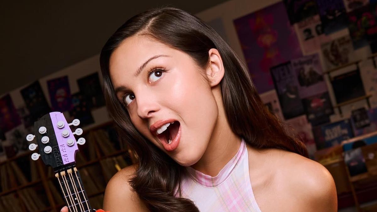 Olivia Rodrigo Jadi LEGO, 5 Set Ini Penuh Easter Egg dari Perjalanan Musiknya