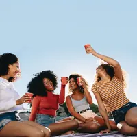 Sebelum penuh, yuk gabung ke grup WhatsApp Fimelahood Bandung (Sumber foto: shutterstock.com)