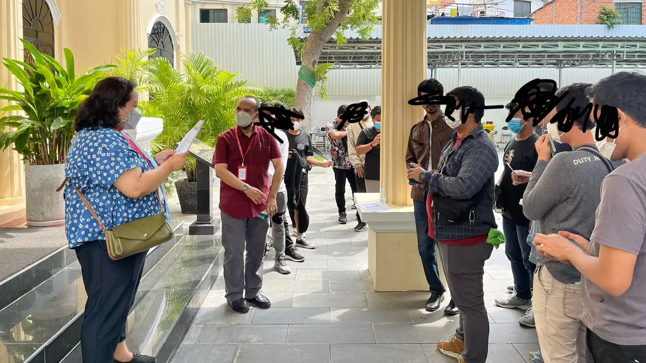 Proses repatriasi WNI dari Kamboja korban penipuan lowongan kerja. (Dok: Kemlu RI)