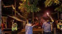 Demonstrasi puluhan mahasiswa yang menolak kenaikan BBM di Jalan Diponegoro, Jakarta berujung ricuh, Rabu (3/12/2014). (Liputan6.com/Faizal Fanani)
