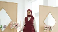 7 Cara Memilih Gamis Kombinasi Rompi untuk Berbagai Postur Tubuh dan Acara, Lengkap dengan Rekomendasi Bahan &amp; Perawatan