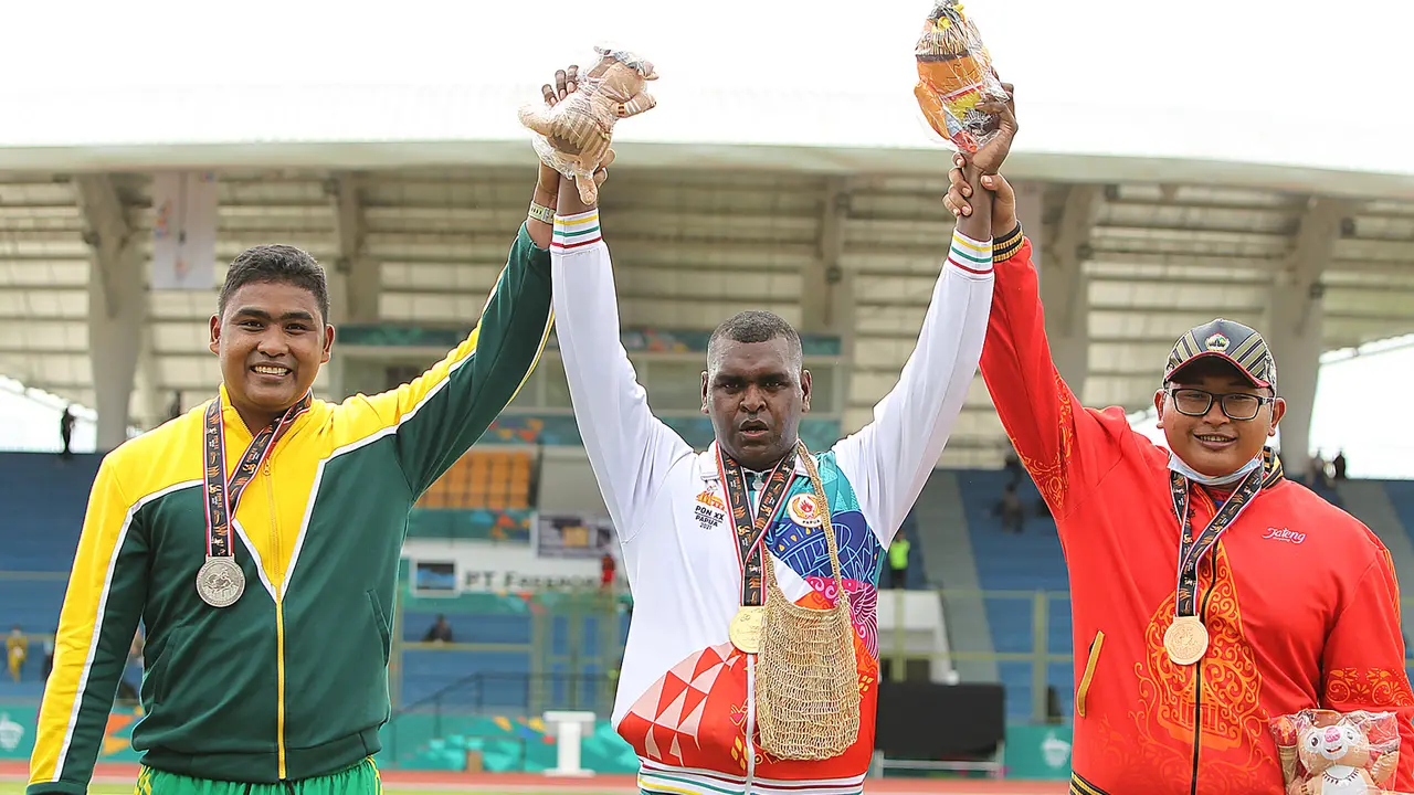 Foto: PON XX Papua Hampir Usai, Papua Raih Emas Pertama dari Cabor Atletik Nomor Lempar Cakram Putra Melalui Arnoldus Gawai Kaize
