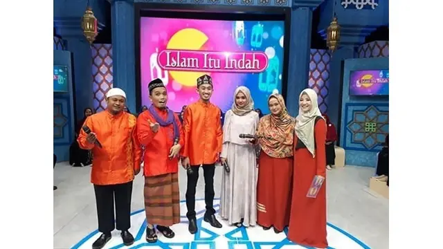6 Potret Dianda Sabrina Berhijab, Pemeran Gina 'Dari Jendela SMP'