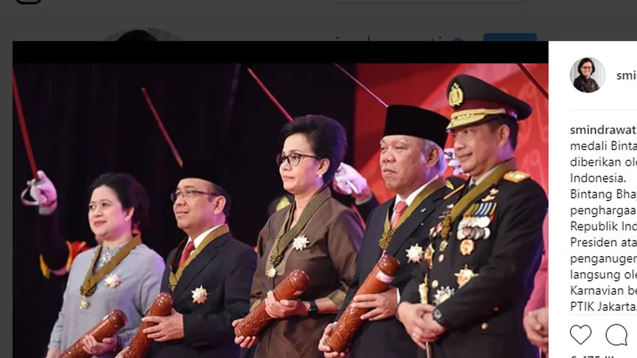 Sri Mulyani menerima penghargaan tertinggi dari Polri.