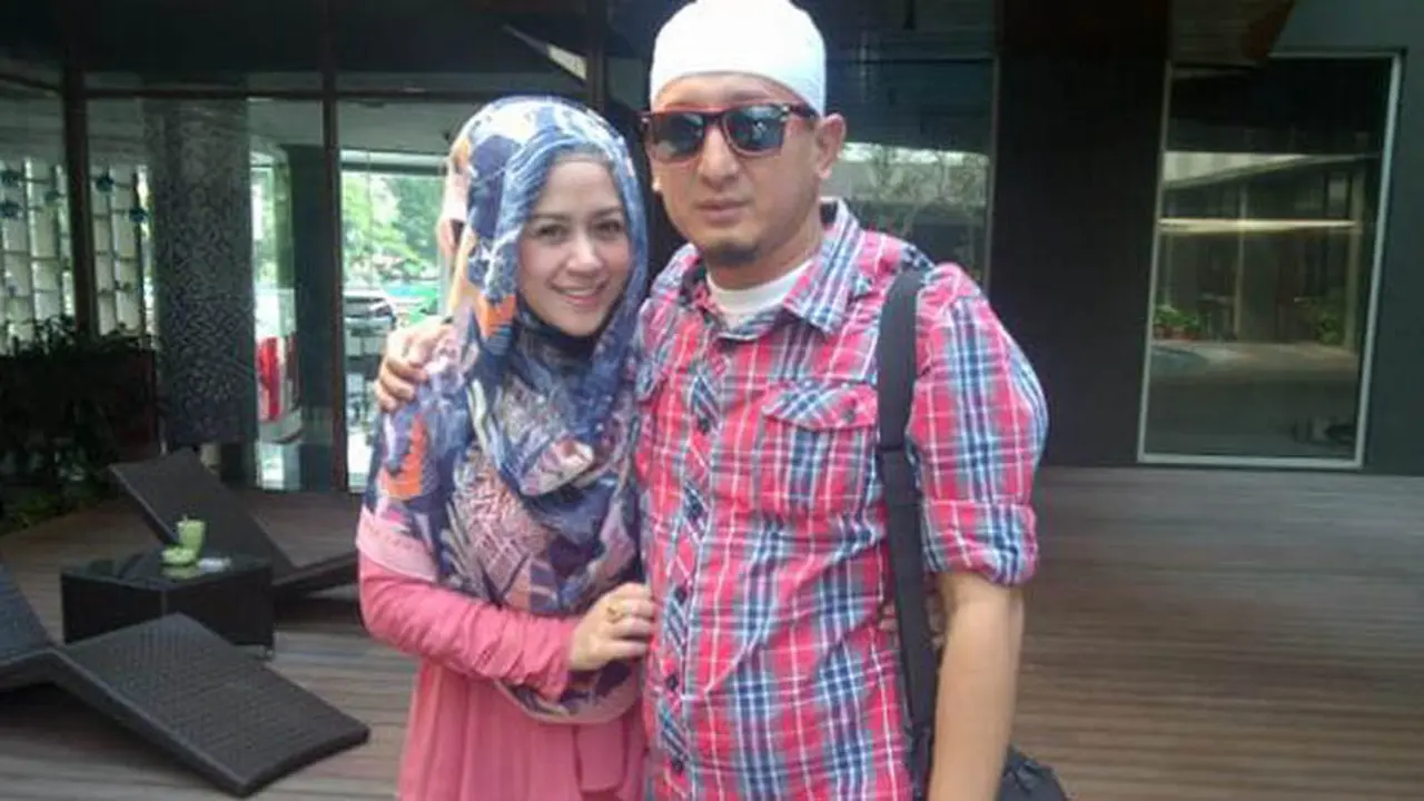 Ustaz Zacky Mirza dan istri, Shinta Tanjung