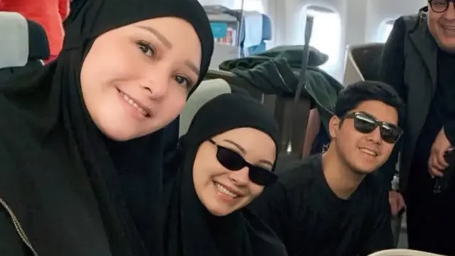 Alyssa Daguise saat berangkat Menjalankan Umrah bareng Maia Estianty. [@maiaestiantyreal]
