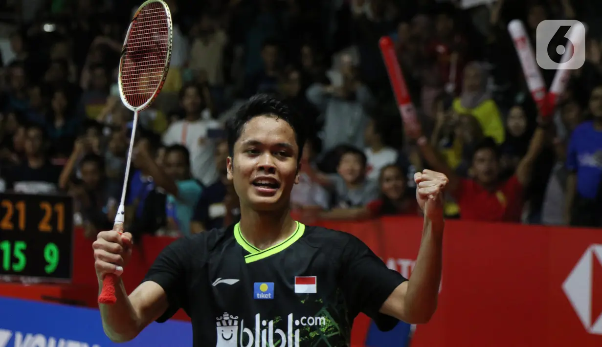 Pebulutangkis Indonesia, Anthony Sinisuka Ginting bersorak usai mengalahkan Anders Antonsen (Denmark) pada final tunggal putra Indonesia Masters 2020 di Istora GBK, Jakarta, MInggu (19/1/2020). Anthony Sinisuka Ginting unggul 17-21 21-15 21-9. (Liputan6.com/Helmi Fithriansyah)