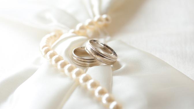 5 Alternatif Logam Buat Cincin  Pernikahan  Selain Emas 