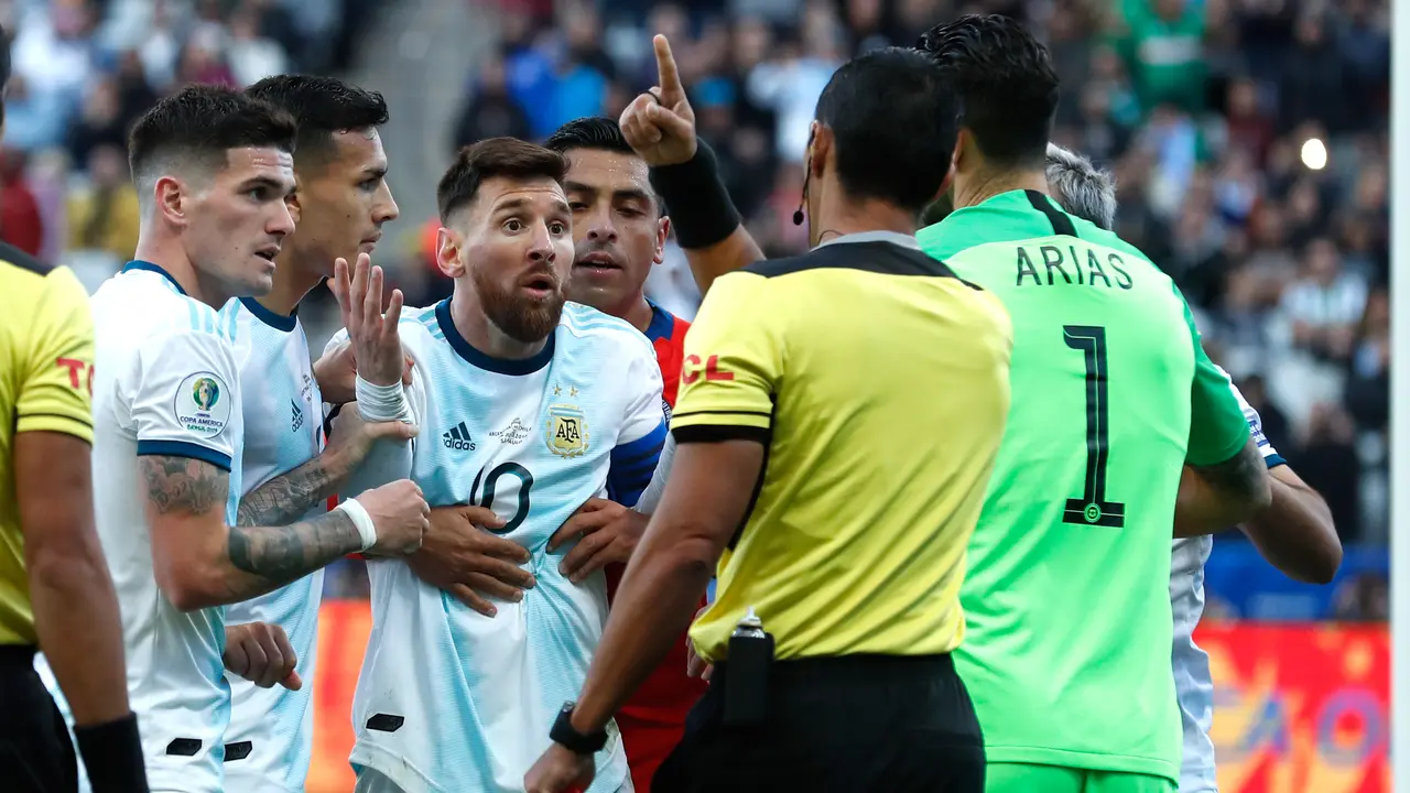 Ekspresi Lionel Messi Saat Mendapat Kartu Merah di Copa America