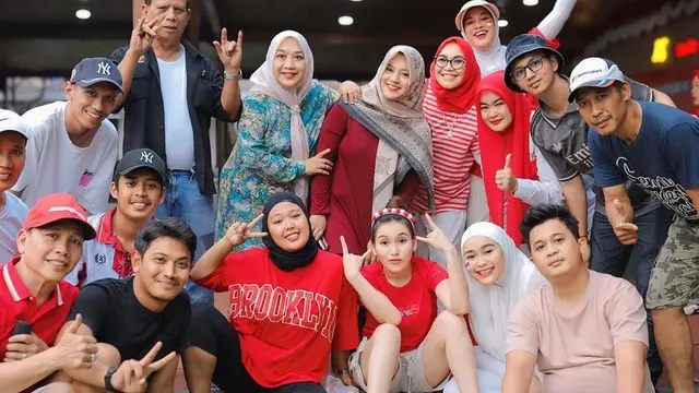 Keluarga Ayu Ting Ting saat Hari Kemerdekaan