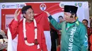Pelari muda Indonesia, Lalu Muhammad Zohri (kiri) bersama Menpora Imam Nahrawi saat penyambutan di Terminal 3 Bandara Soetta, Tangerang, Selasa (17/7). Lalu M Zohri meraih emas lari 100m di Kejuaraan Dunia U-20 IAAF. (Liputan6.com/Helmi Fithriansyah)