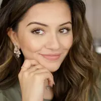 Iliustrasi tampilan makeup flawless. (via: YouTube)