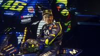 Pebalap Movistar Yamaha, Valentino Rossi, belum memutuskan apakah bakal memperpanjang kontrak di Yamaha atau tidak. (AP Photo/Paul White)