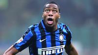 Gelandang Inter Milan, Geoffrey Kondogbia, saat tampil melawan Palermo pada laga Serie A di Stadion San Siro, Milan, Minggu (6/3/2016). (AFP/Giuseppe Cacace)