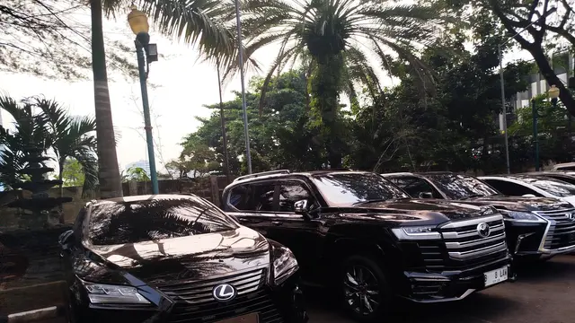 Barang bukti kendaraan pelat dinas palsu DPR.