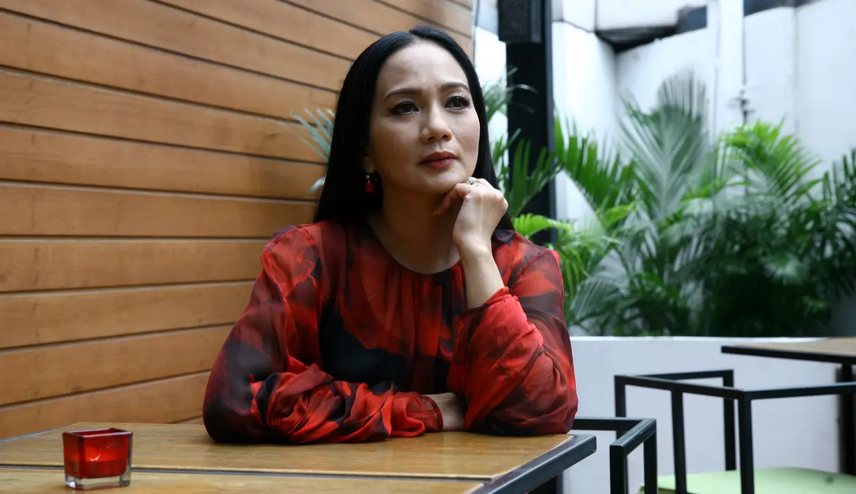 Diva pop asal Malaysia, Sheila Majid secara resmi mengumumkan jika akan menggelar sebuah konser di Indonesia pada awal 2018. (Nurwahyunan/Bintang.com)