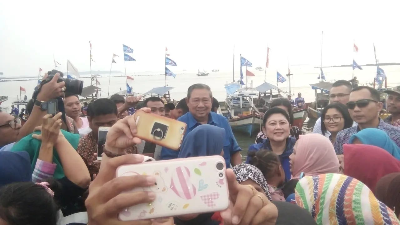 Presiden ke-6 RI Susilo Bambang Yudhoyono berkunjung ke TPI Labuan, Banten.