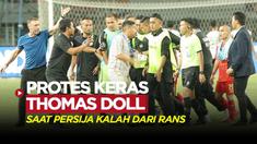 Berita Video, Thomas Doll melakukan protes keras terhadap wasit setelah laga Persija Vs RANS pada Minggu (22/10/2023)