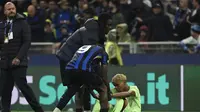 Lamine Yamal tampak sangat terpukul usai Barcelona disingkirkan Inter Milan pada leg kedua semifinal Liga Champions 2024/2025. (PIERO CRUCIATTI / AFP)