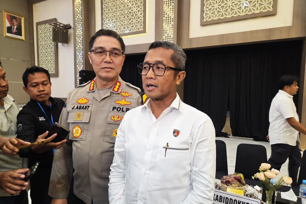 Dirreskrimum Polda Jatim, Kombes Pol Widi Atmoko usai Anev akhir tahun 2025 di Surabaya, Senin (29/12) petang.