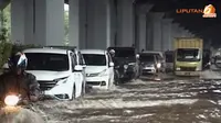 [VIDEO] Banjir, Lalulintas di Kelapa Gading Lumpuh