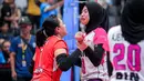 Pemain Jakarta BIN, Megawati Hangestri (kanan) menangis bersama rekannya, Yulis Indahyani setelah mencetak poin kemenangan atas Jakarta Electric PLN pada laga grand final PLN Mobile Proliga 2024 di Indonesia Arena, Senayan, Jakarta, Sabtu (20/7/2024) malam WIB. Jakarta BIN menjadi juara setelah menang 3-2 (25-21, 25-20, 22-25, 21-25 dan 17-15) atas Jakarta Electric PLN. (Bola.com/Bagaskara Lazuardi)