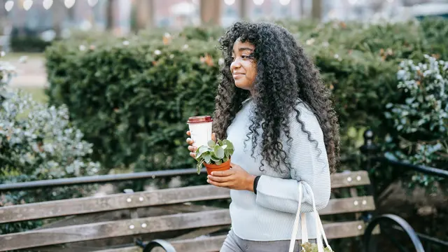 Ilustrasi menghirup udara segar