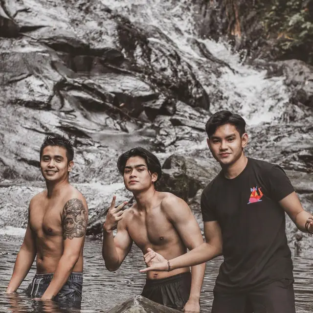 Temu Kangen, Ini 6 Momen Liburan Ajun Perwira, Aditya Suryo, dan Maghara Adipura