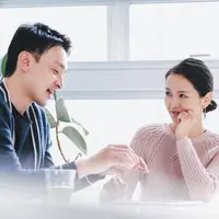 Tanda bohong dari gerakan tangan./Copyright shutterstock.com