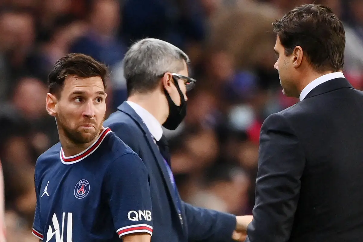 Foto: Ngambek Saat Diganti pada Laga PSG Kontra Lyon, Lionel Messi Enggan Jabat Tangan Mauricio Pochettino