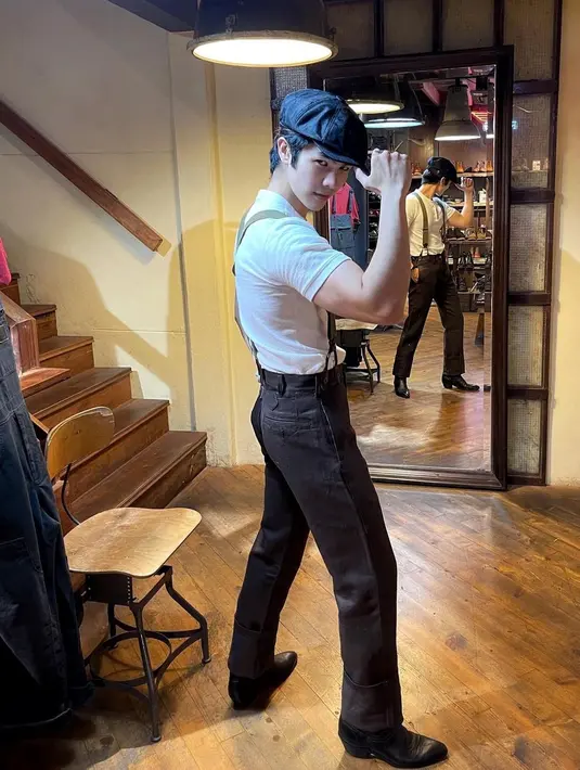 <p>Mile dikenal memiliki selera fashion yang keren banget. Ia juga suka sesuatu yang berbau vintage. (FOTO: instagram.com/milephakphum/)</p>