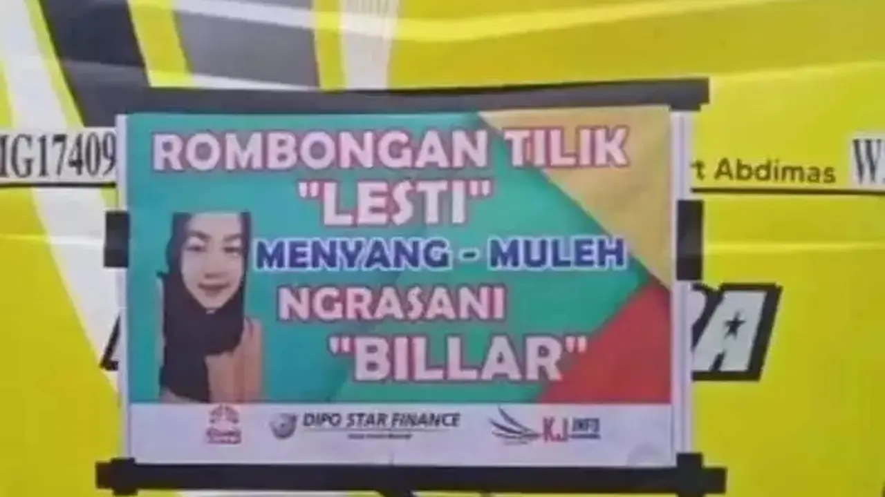 Tulisan di belakang bus (Ist)