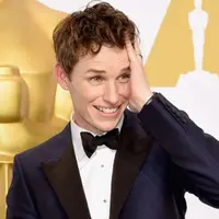 Eddie Redmayne pernah menjadi model sebelum dikenal sebagai aktor pemenang Oscar (foto: vanitafair.com)