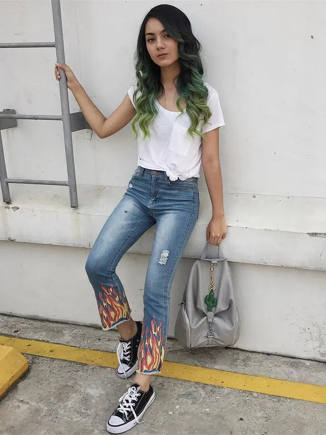 [Bintang] Sibuk Syuting Sinetron, Contek 5 Gaya Kasual Ersya Aurelia