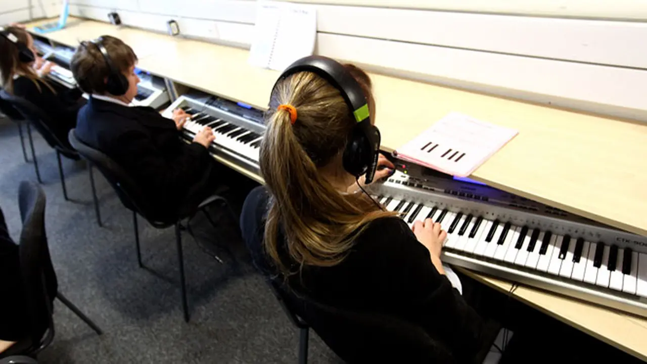 kusurs-musik120929cgi.jpg
