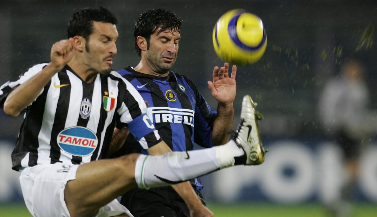 9. Gianluca Zambrotta - Kehebatannya tidak lepas dari peran Marcello Lippi yang mengubah posisinya dari gelandang menjadi bek kiri. Umpan-umpan crossing serta kemampuannya menyisir sisi lapangan menjadi ciri khas Zambro bersama Juventus. (AFP/Filippo Monteforte)