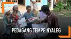 Dalam keterbatasan biaya, seorang pedagang tempe keliling coba untuk menjadi calon legislatif. Ia melakukan kampanye sambil berjualan.