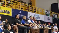 Susilo Bambang Yudhoyono hadir saat&nbsp;Jakarta Lavani Allo Bank bertanding pada turnamen PLN Mobile Proliga 2023. (Bola.com/Muhammad Faqih)