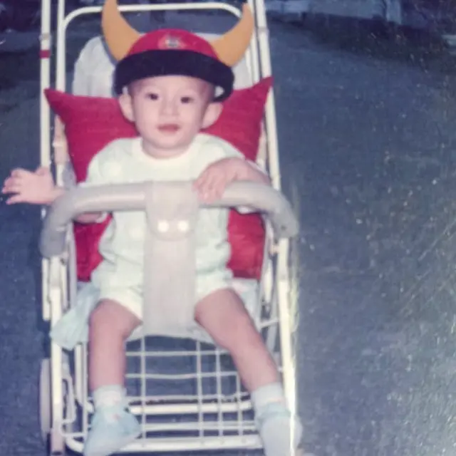 6 Potret Masa Kecil Rey Mbayang, Bak Pinang Dibelah Dua dengan Shaka