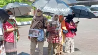 Jumiyem dan Sargini saat melakukan aksi bersama PRT Jogja Rabu(21/12/2022)(foto: Liputan6.com/Anugerah Ayu)