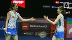 Reaksi pebulu tangkis ganda putri Jepang Nami Matsuyama/Chiharu Shida saat melawan pebulu tangkis ganda putri Jepang Yuki Fukusima/Sayaka Hirota pada pertandingan final East Ventures Indonesia Open 2022 di Istora Senayan, Jakarta, Minggu (19/6/2022). Nami Matsuyama/Chiharu Shida menjuarai East Ventures Indonesia Open 2022 usai mengalahkan Yuki Fukusima/Sayaka Hirota dengan skor 18-21, 21-14, dan 21-17. (Liputan6.com/Faizal Fanani)