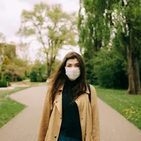 ilustrasi fakta masker scuba dilarang digunakan untuk menahan covid-19/Maksim Goncharenok/pexels