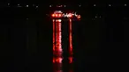 Sebuah kapal berisi tim penyelamat mencari korban di perairan Sungai Potomac, Washington DC, Amerika Serikat (AS), 30 Januari 2025. (ANDREW CABALLERO-REYNOLDS/AFP)