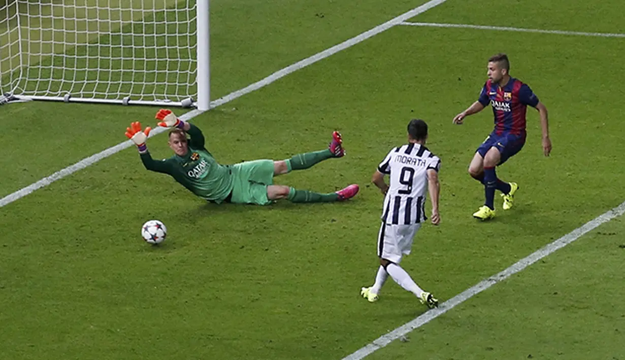 Alvaro Morata mencetak gol pertama Juventus. (REUTERS/Fabrizio Bensch)