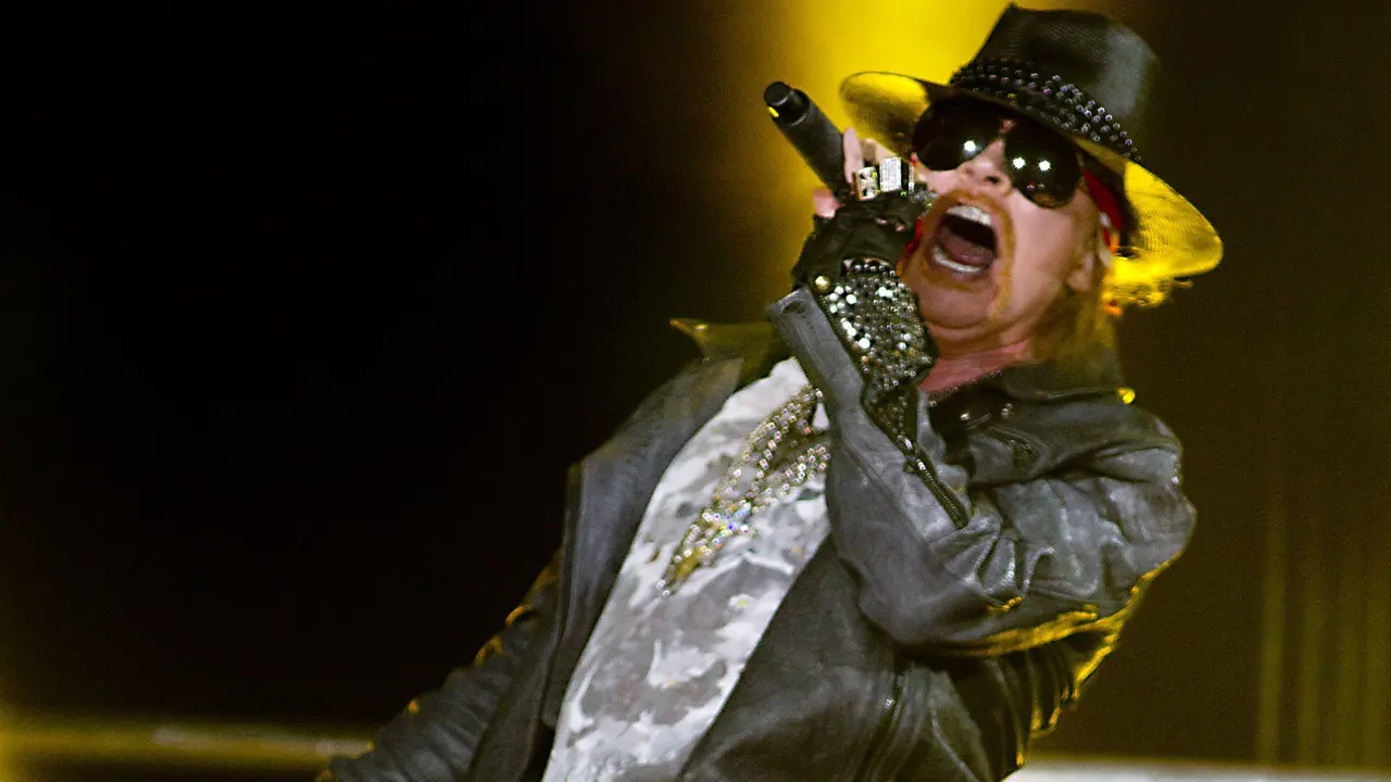 [Bintang] Guns N Roses Cover Lagu Soundgarden untuk Chris Cornell