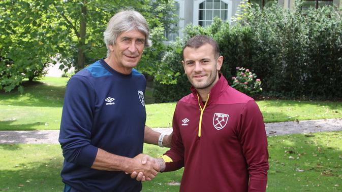 Manuel Pellegrini bersama Jack Wilshere. (doc. West Ham United)