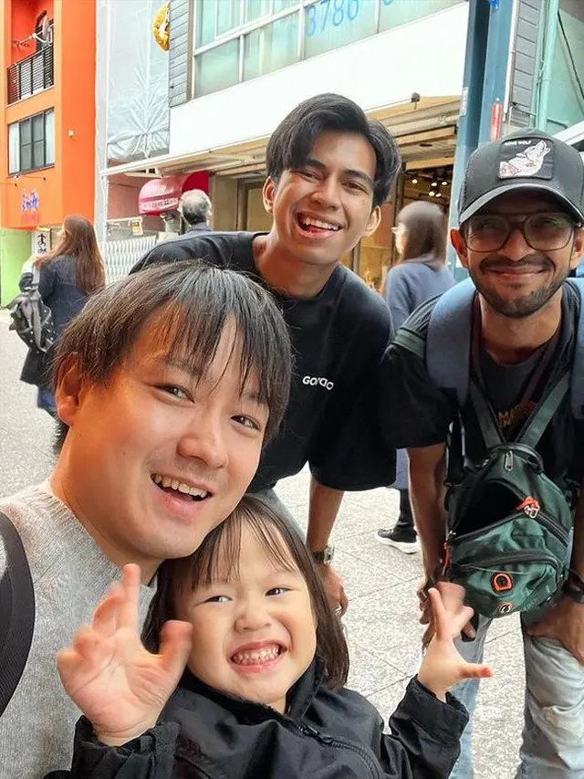 Diisukan Didepak dari Rans Entertainment, Ini 6 Potret Dimas Ahmad di Jepang